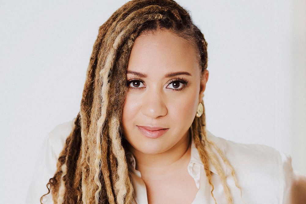 <![CDATA[20 Years Later, Tracie Thoms Returns to 'The Devil Wears Prada 2' With a Whole New Outlook on Beauty]]>