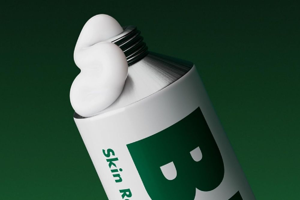 <![CDATA[The French Emulsion That Dermatologists Have Been Obsessed With for 50 Years Just Landed on Amazon]]>