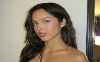 <![CDATA[The Blurring Trick Behind Olivia Rodrigo's Glowing 'SNL' Skin]]>