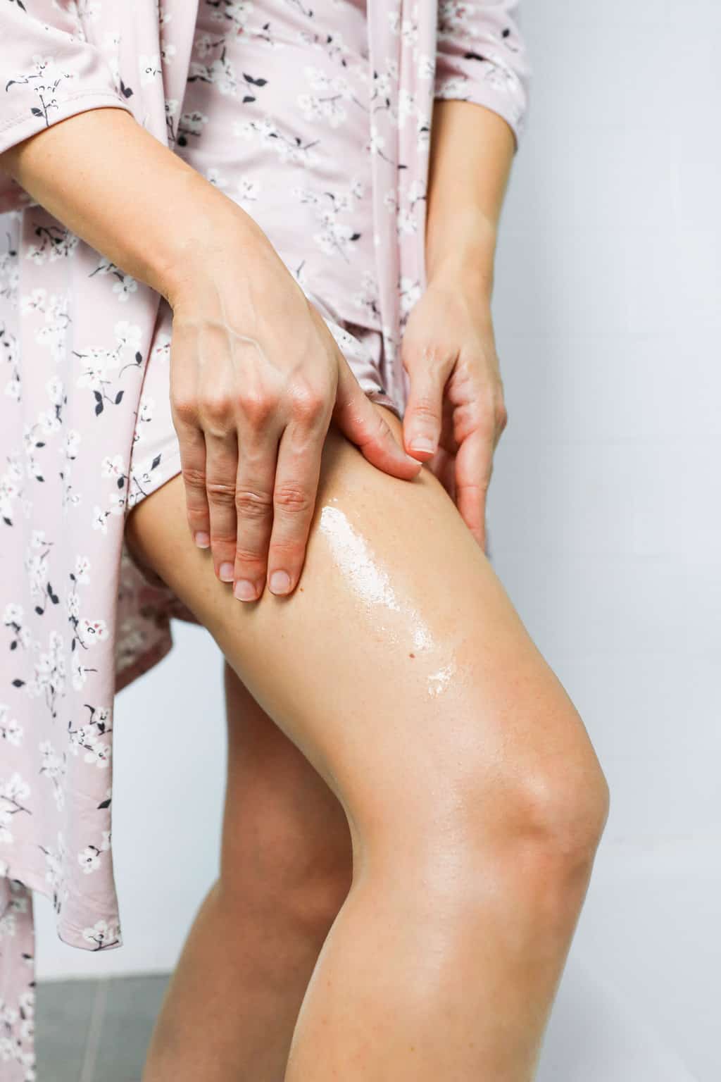DIY Anti-Cellulite Oil + Honey Cellulite Massage