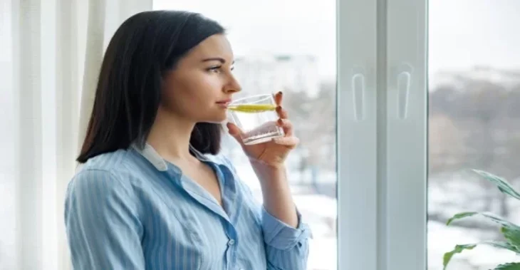 Lemon Water and Your Skin: Benefits for Collagen and a Youthful Glow – But Also Potential Side Effects