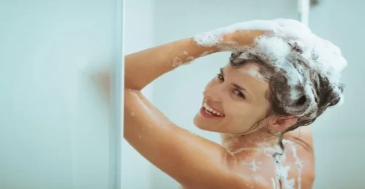 How often should you wash your hair? An expert reveals what happens after 7 days without washing.