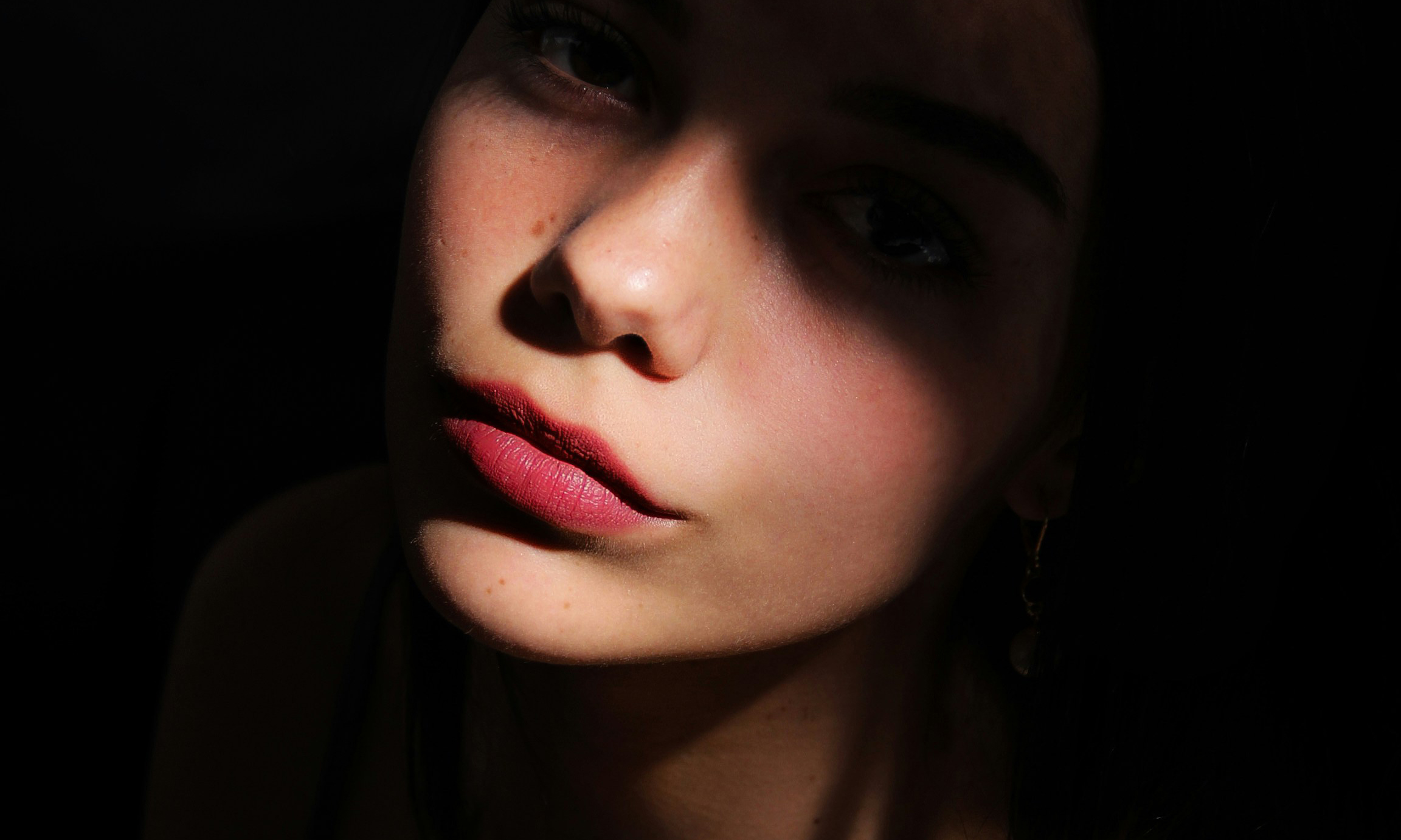 Why Your Lip Balm Isn’t Working—And What Dermatologists Recommend